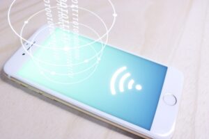 アプリのダウンロードが遅い?原因を判別する方法と効率的な対処について