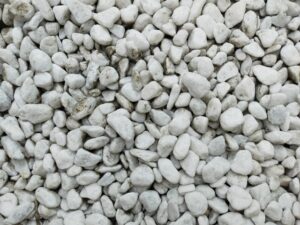 【砂利の価格】メイクマンでの購入と、専門業者の値段を比較